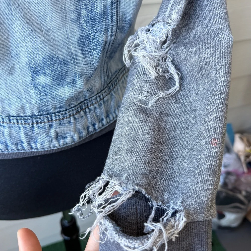 American Eagle Distressed Denim Jacket | Size Large Youth‎ | Blue Jean Jacket
